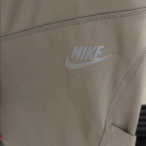 Nike Air Leggings with Red Details - Picture 3 of 6